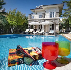 Villa, 3 chambres, fumeurs, piscine privée | Piscine | Piscine extérieure