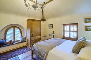 3 bedrooms, iron/ironing board, bed sheets