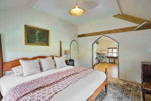 3 bedrooms, iron/ironing board, bed sheets