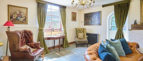 TV, fireplace, offices