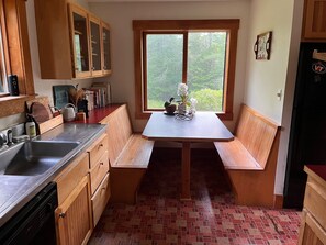 Micro-ondes, four, plaque de cuisson, lave-vaisselle