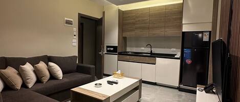Apartment, 1 Bedroom, Accessible, Smoking | Living room