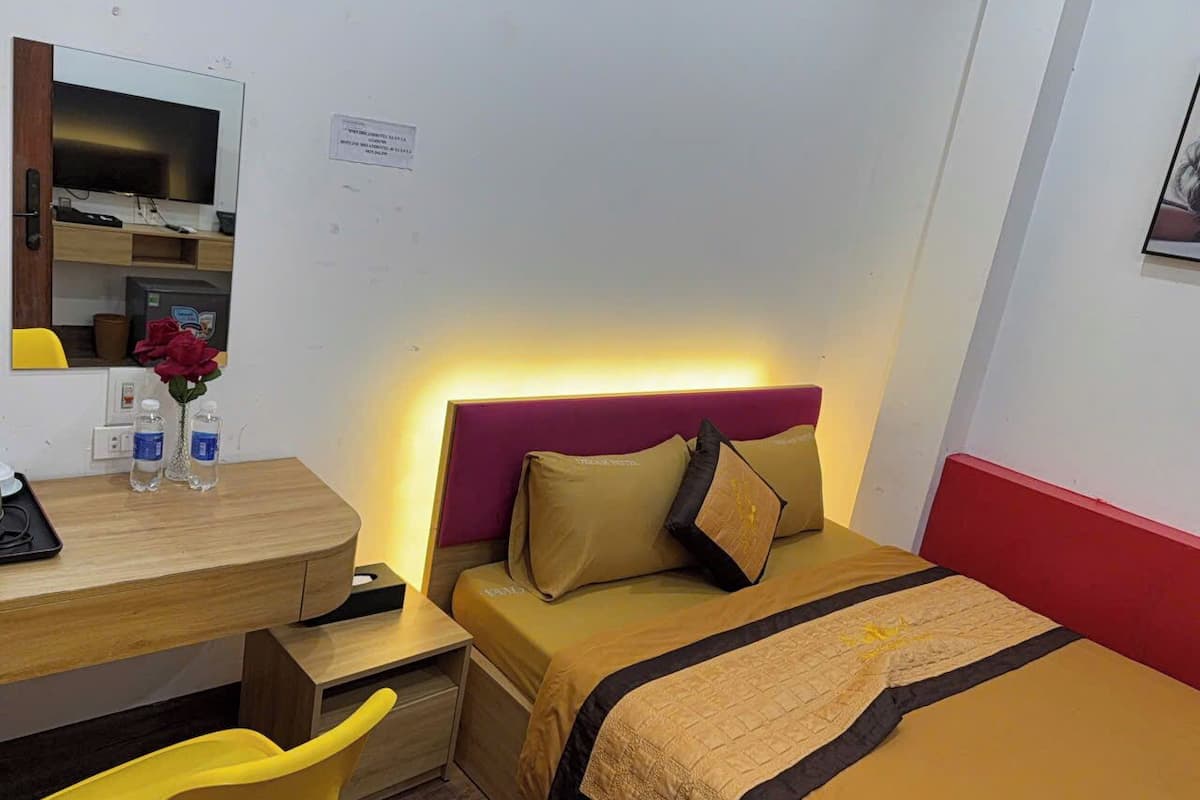 Economy Room | Desk, free WiFi