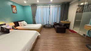 Family Room | Meja, Wi-fi percuma