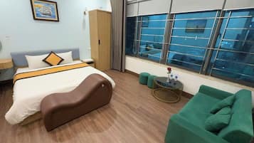 Deluxe Room | Desk, free WiFi