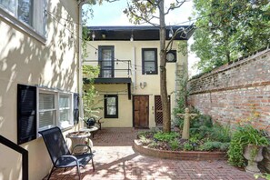 Terrace/patio - The Carriage Quarters off Jones Street | 1850s (Savannah)
