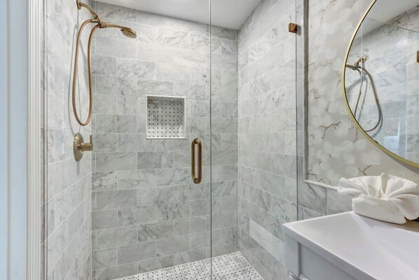 Shower, hair dryer, towels