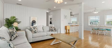 Smart-tv, dvd-afspiller, stereoanlæg