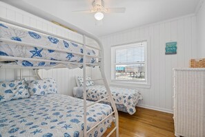 3 bedrooms, internet, bed sheets