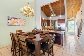 Dining - Kksr#1304 Direct Oceanfront Top Floor unit with Loft 3 bedr/3 bath! (Kailua Kona)