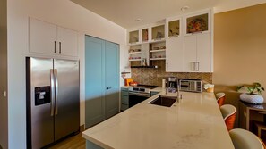 Fridge, microwave, stovetop, dishwasher