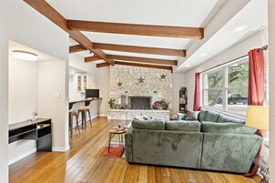 Casa, 3 quartos | Área de estar | Smart TV