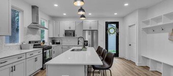 Brand-new 4br Unique Design Near Downtown Indy 4 Bedroom Home