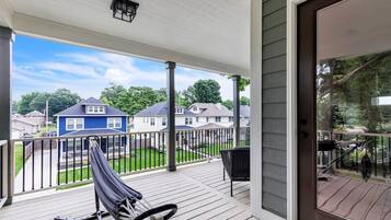 Rumah, 4 kamar tidur | Teras/patio