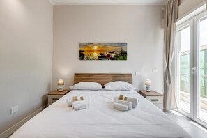 3 bedrooms, iron/ironing board, WiFi, bed sheets