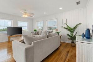 House, 3 Bedrooms | Living area | Streaming services