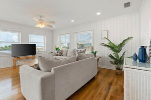 House, 3 Bedrooms | Living area | Streaming services