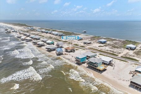 House, 4 Bedrooms | Beach