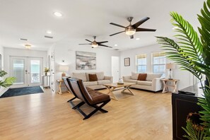 House, 4 Bedrooms | Living area | Streaming services