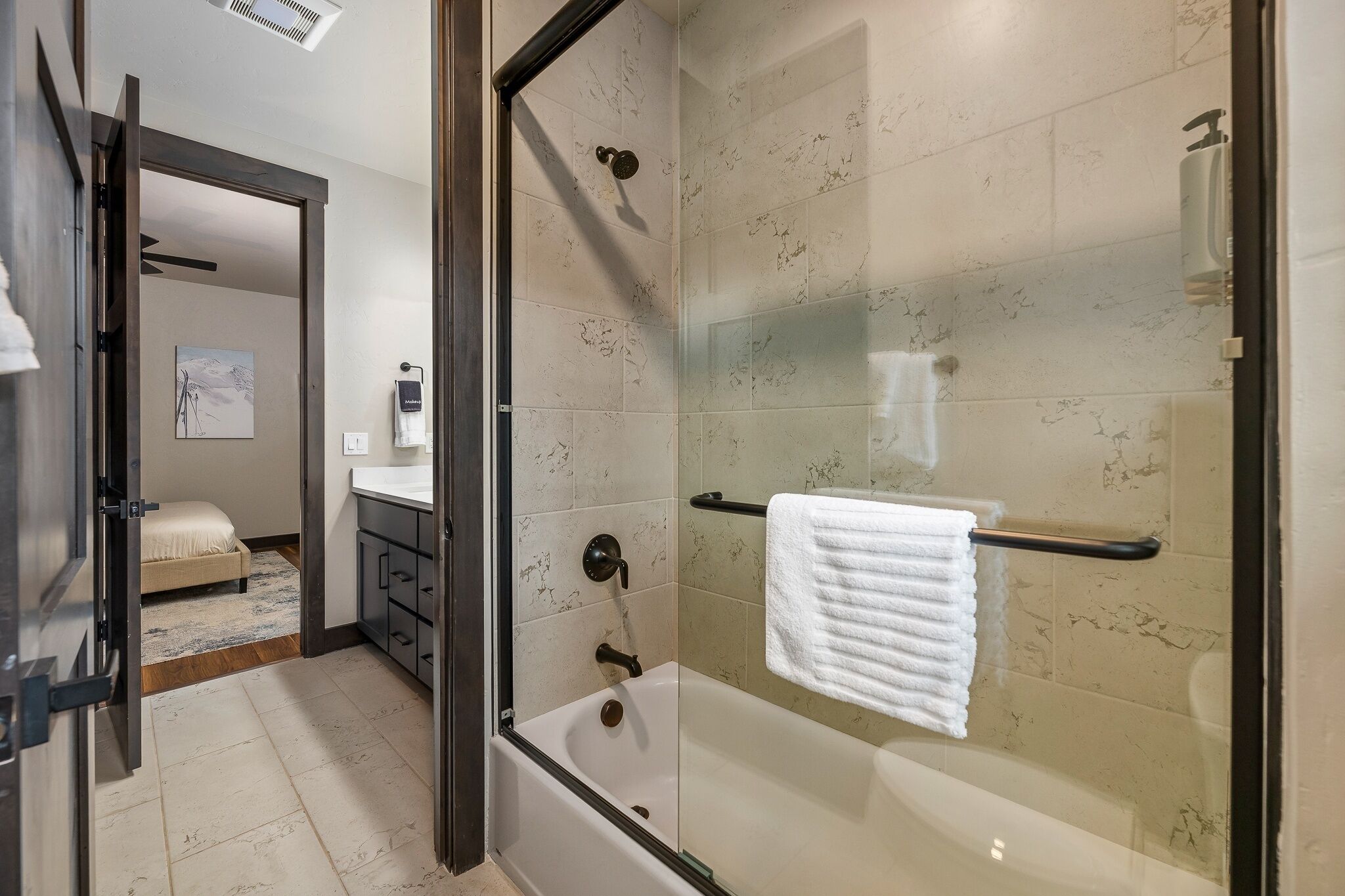 Casa, 4 quartos | Banheiro | Toalhas de banho, shampoo
