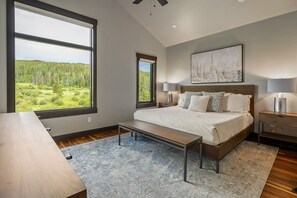 Talo, 4 makuuhuonetta | 4 makuuhuonetta, kannettavalle tietokoneelle sopiva työtila