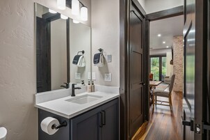 House, 4 Bedrooms | Interior