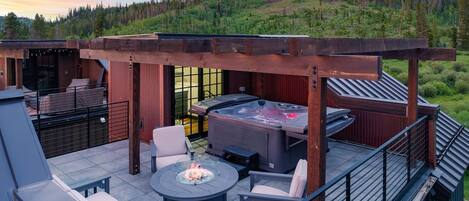 House, 4 Bedrooms | Terrace/patio