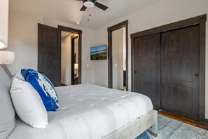 House, 4 Bedrooms | 4 bedrooms, laptop workspace, iron/ironing board, free WiFi - Blue Horizon Chalet 4 Bedroom Home (Winter Park)