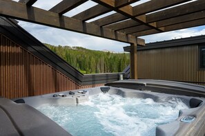 Hus - 4 sovrum | Bubbelpool utomhus