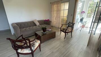 ์ปดํฌํธ ์ํํธ, ๋ฐ์ฝ๋ | ๊ฑฐ์ค ๊ณต๊ฐ