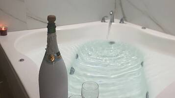 Comfort Apartment, Balcony | Bathroom