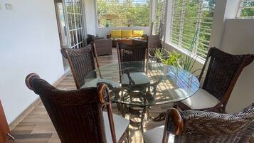 Comfort-huoneisto, parveke | Terassi/patio