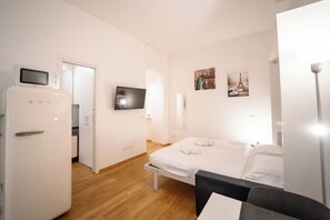 1 bedroom, iron/ironing board, free WiFi, bed sheets - [On the Naviglio]Parking, Design & Modern Comfort (Milano)