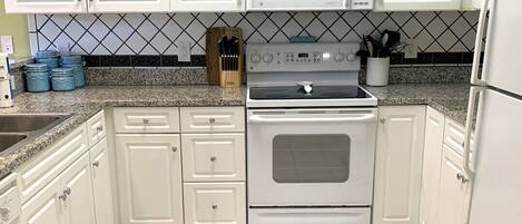 Microwave, oven, dishwasher, coffee/tea maker