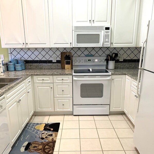 Microwave, oven, dishwasher, coffee/tea maker