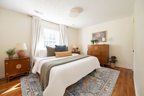 2 slaapkamers, een bureau, een strijkplank/strijkijzer, wifi