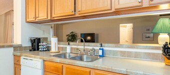 Private 4BR Oasis | 2 KNG BDs | 4 TVs | Free Wi-Fi