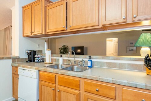 Private 4BR Oasis | 2 KNG BDs | 4 TVs | Free Wi-Fi