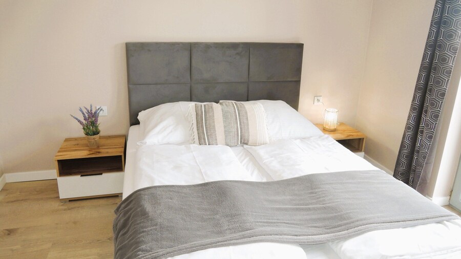 New, Large Holiday Home for 10 People