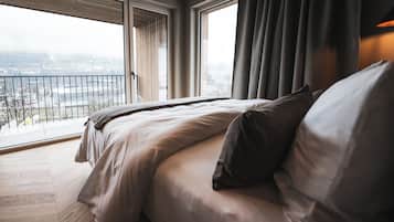 Deluxe kamer, uitzicht op bergen | Een bureau, een laptopwerkplek, gratis wifi