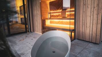 Panoramic Suite, Mountain View | Desk, laptop workspace, free WiFi