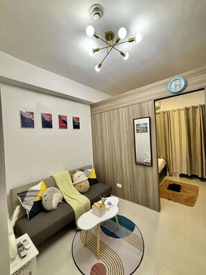 Flat-screen TV - Relaxing City Retreat (Mandaluyong City)