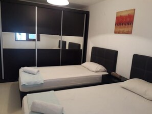 2 bedrooms, iron/ironing board, WiFi, bed sheets