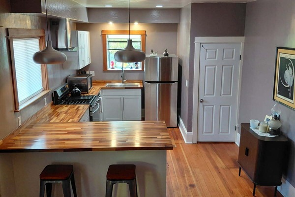 Køleskab, mikrobølgeovn, ovn, kogeplade