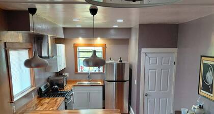 Inviting 2-bedroom, 1-bathroom house with large backyard and WiFi in Corvallis