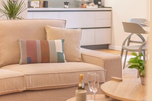 TV, fireplace - Elegant apartment in downtown (Campagnano di Roma)