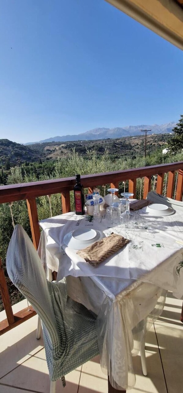 Villa, 3 chambres, balcon, vue jardin | Restauration