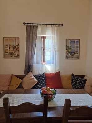 Villa, 3 soverom, balkong, hageutsikt | Oppholdsrom