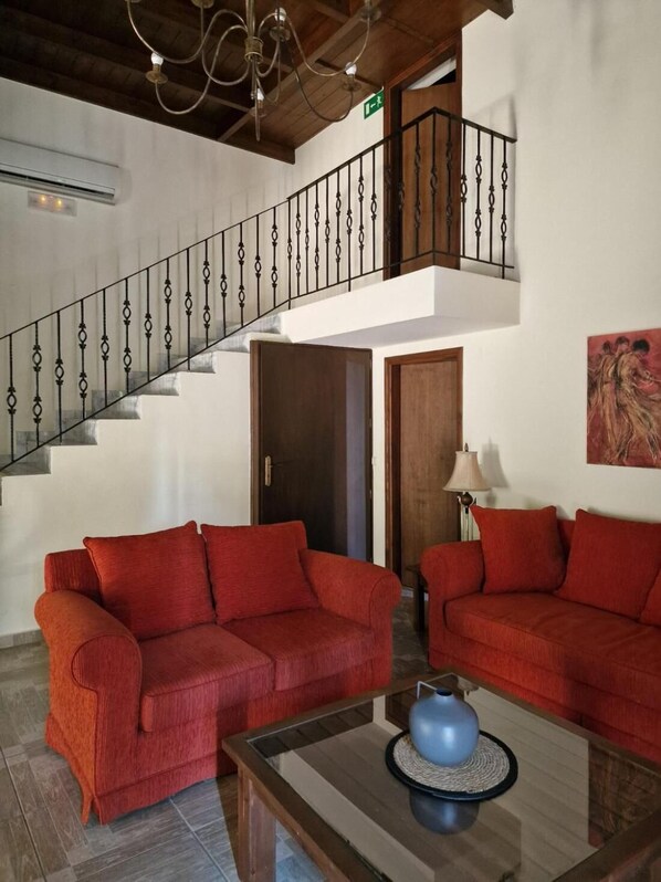 Villa, 3 Bedrooms, Balcony, Garden View | Living room