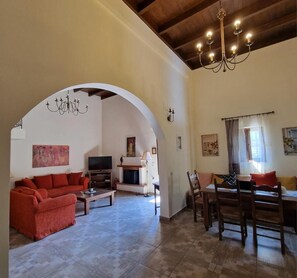 Villa, 3 Bedrooms, Balcony, Garden View | Living room